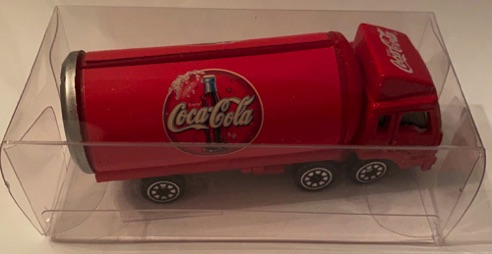 10123-4 € 3,00 coca cola auto vrachtwagen ronde oplegger (1x in rood doosje).jpeg